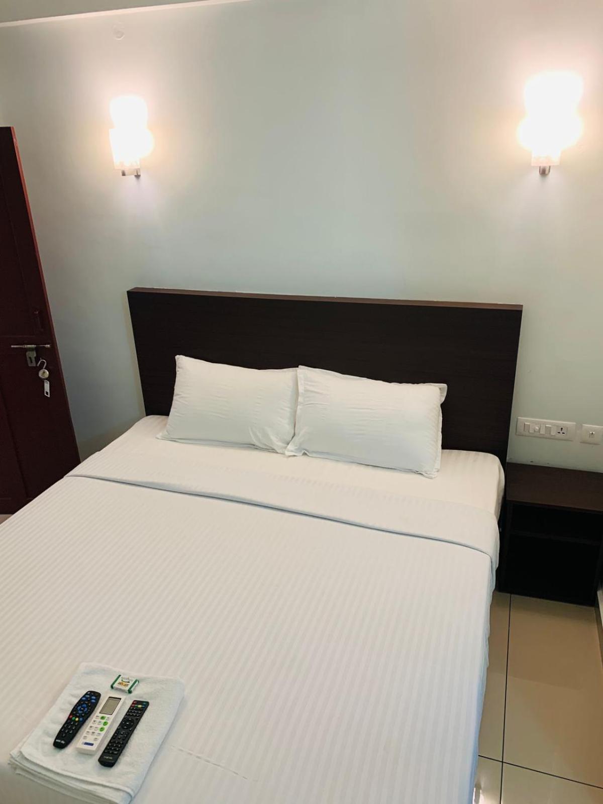 Отель Apsara Residency Perintalmanna Экстерьер фото