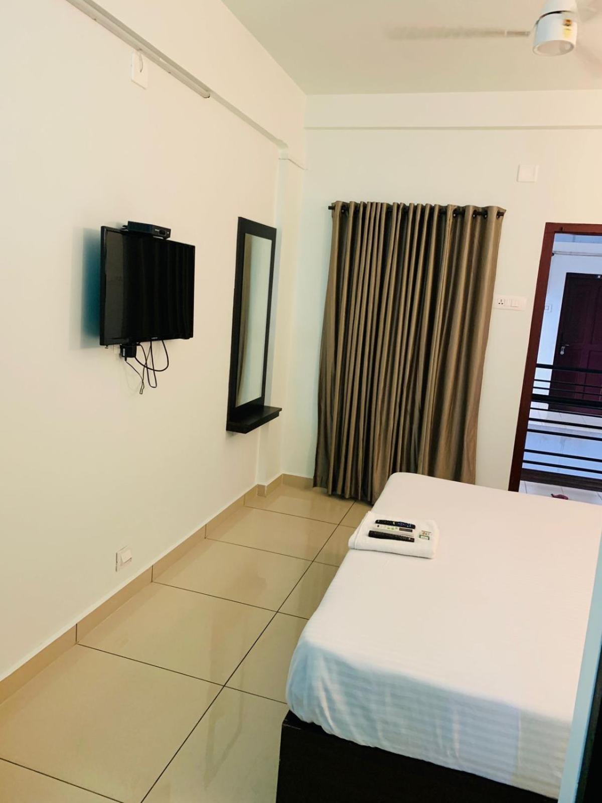 Отель Apsara Residency Perintalmanna Экстерьер фото