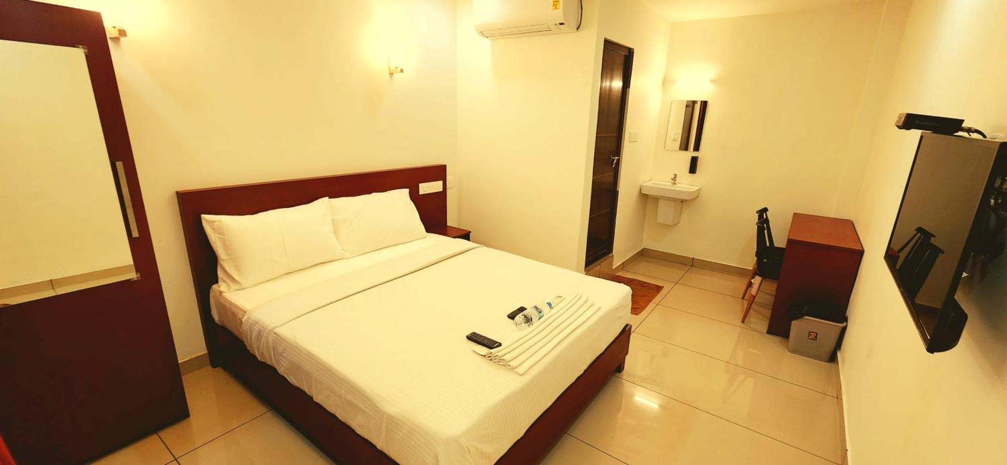 Отель Apsara Residency Perintalmanna Экстерьер фото